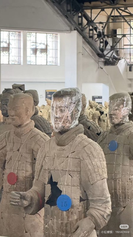 这个兵马俑好眼熟……😮这个兵马俑好眼熟……😮