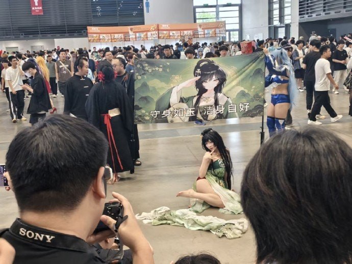 艹艹