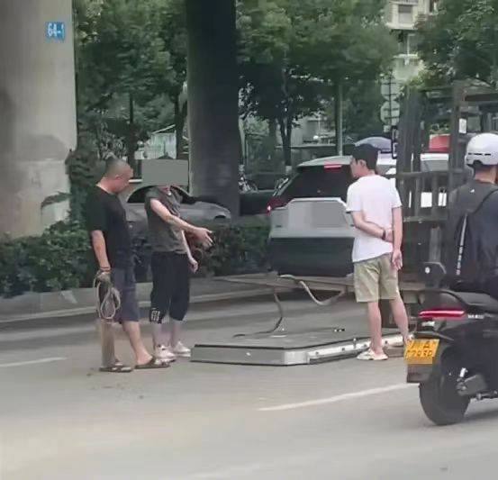 坐标成都，新能源汽车最新的“电池弹射”技术😆坐标成都，新能源汽车最新的“电池弹射”技术😆