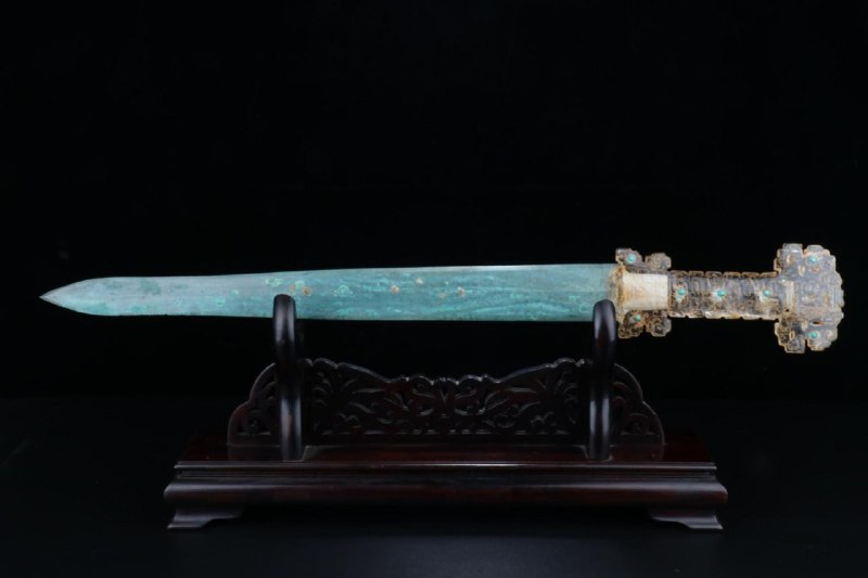 中国青铜剑，镶嵌绿松石，镶金水晶剑柄，战国时期，公元前4-2世纪