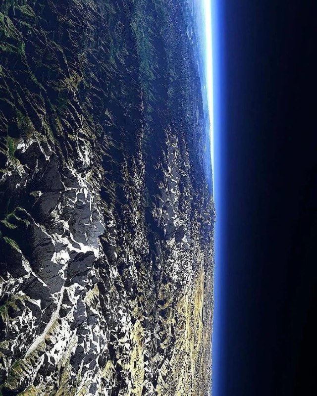 太空视角看喜马拉雅山⛰ ​​​（原图见评论区）