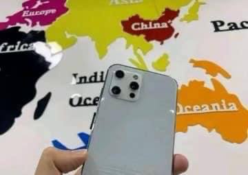 这iphone 怎么眼睛这么小🤔️这iphone 怎么眼睛这么小🤔️