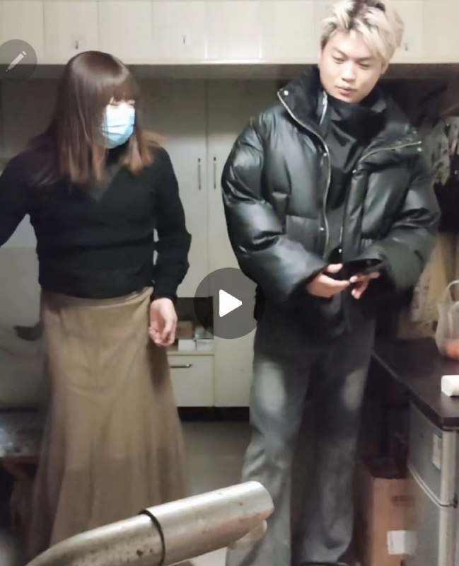 最近这个伪娘“红姐”貌似很火啊，是个60岁的老男人男扮女装约了一共1691个直男……我只能说逆天😨最近这个伪娘“红姐”貌似很火啊，是个60岁的老男人男扮女装约了一共1691个直男……我只能说逆天😨