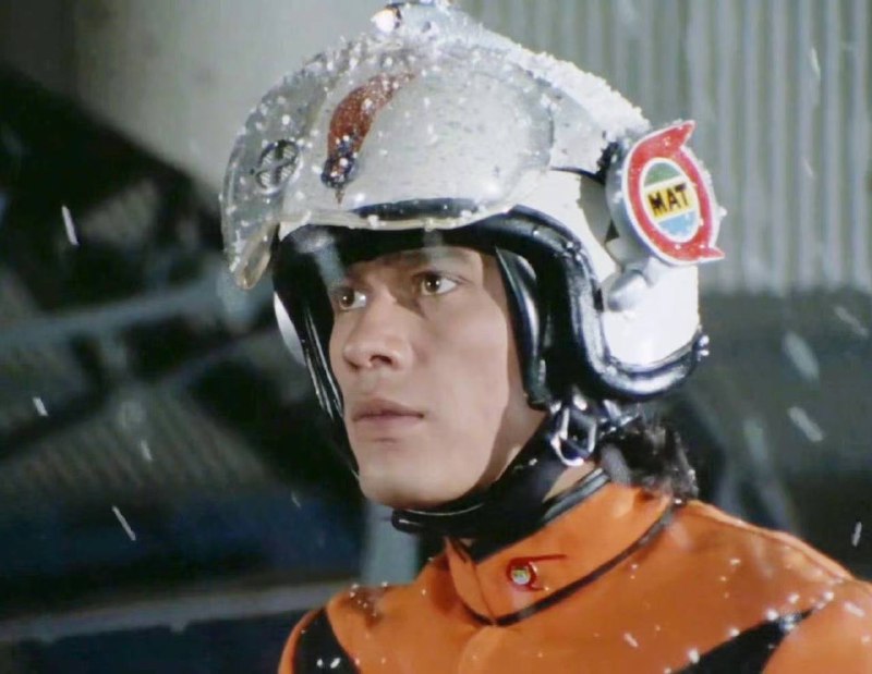 扮演 #杰克奥特曼 人间体“乡秀树”的演员团时朗去世，享年74岁