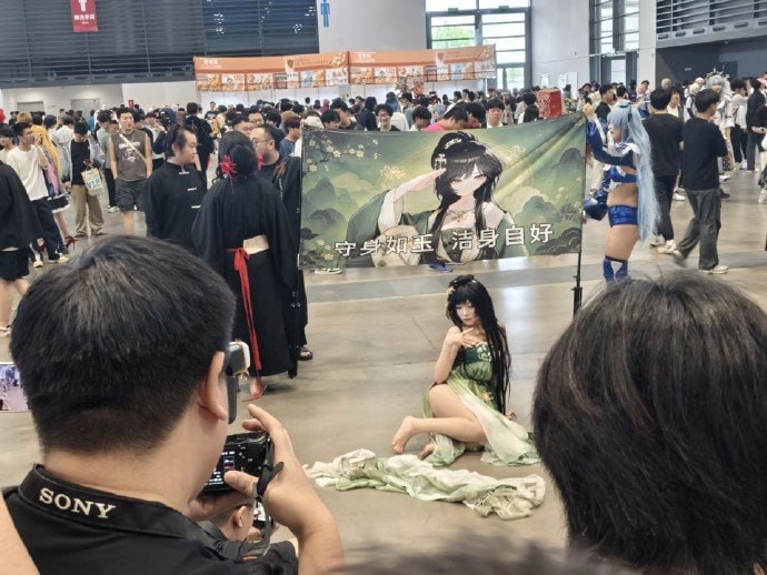 艹艹