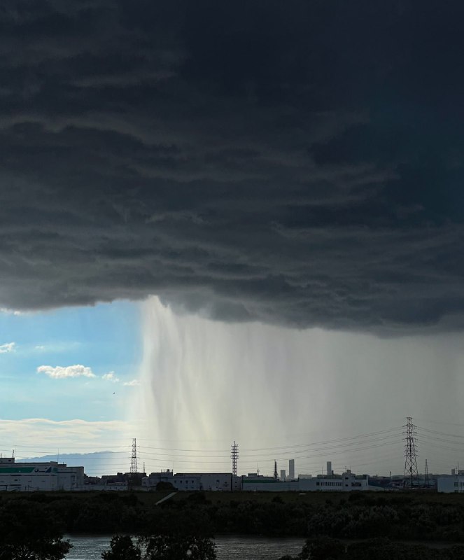 局部地区倾盆大雨😮局部地区倾盆大雨😮