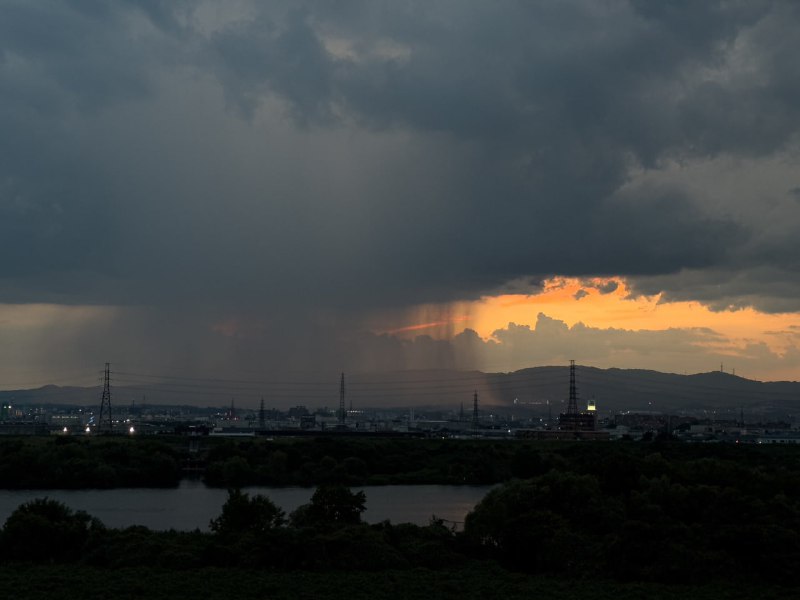 局部地区倾盆大雨😮局部地区倾盆大雨😮