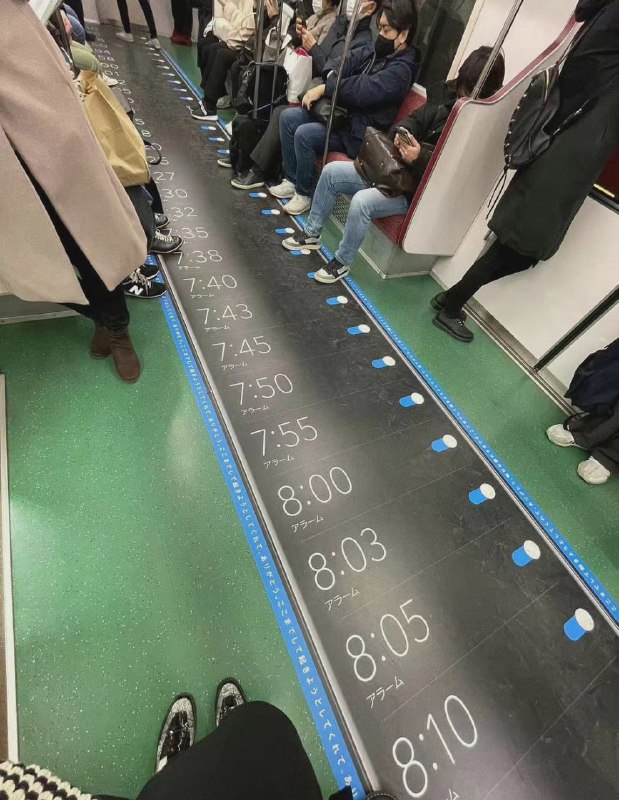 日本地铁的地贴广告…本社畜从一大早就要开始焦虑了日本地铁的地贴广告…本社畜从一大早就要开始焦虑了