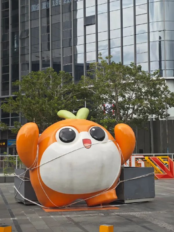 桦加沙是场大型的绳艺，他捆绑play了整个广东的雕塑……桦加沙是场大型的绳艺，他捆绑play了整个广东的雕塑……