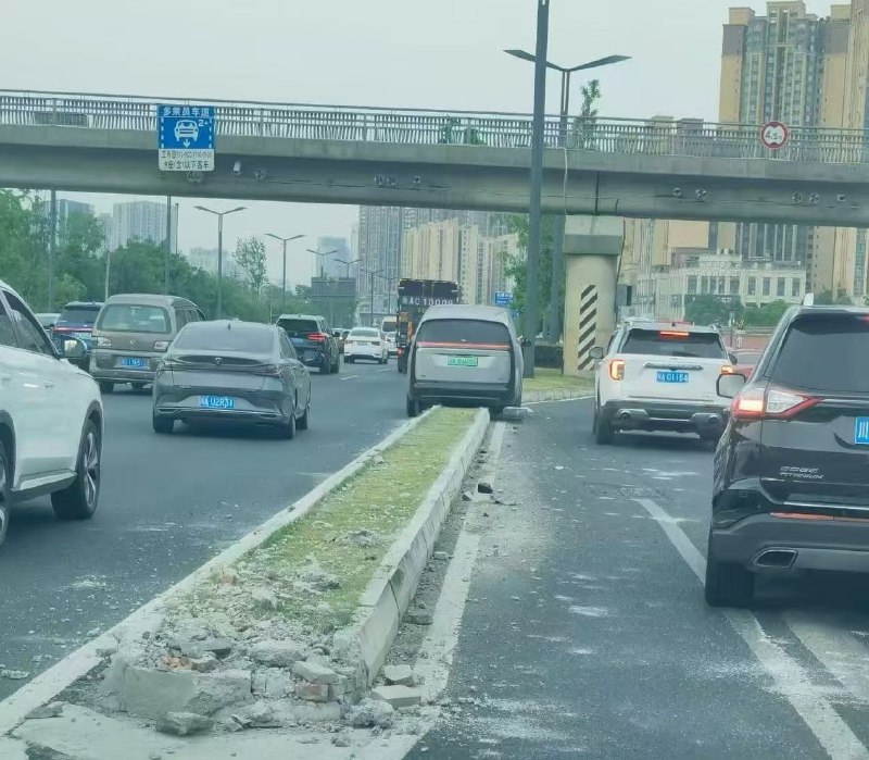 真变高铁了……