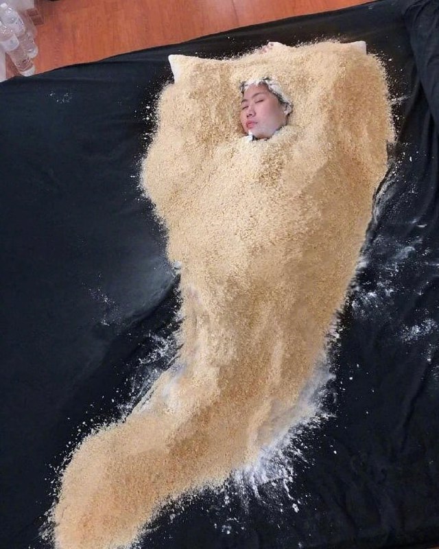 趁女朋友睡觉时偷偷对她做这种事😂趁女朋友睡觉时偷偷对她做这种事😂