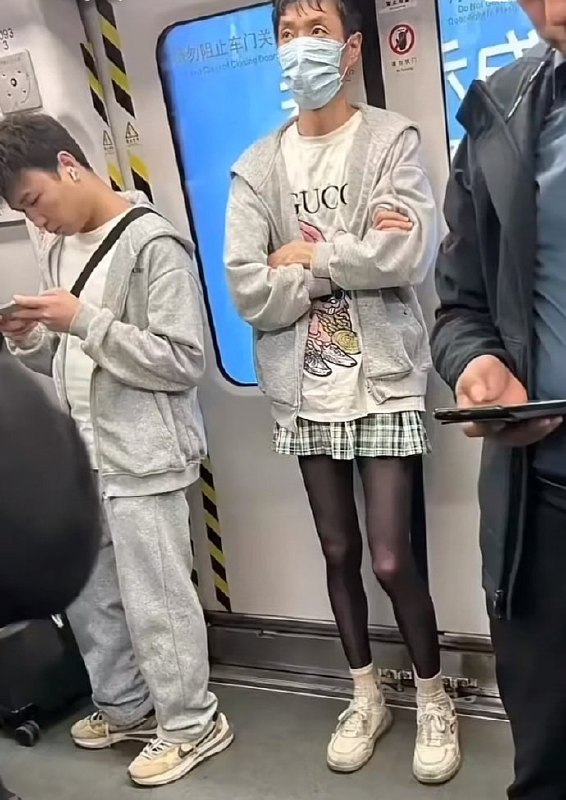 女装大佬，不喜勿入