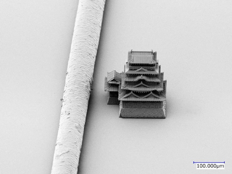 为了纪念福山城筑城400年，制作了和头发同等尺寸的福山城，捐赠给了福山市