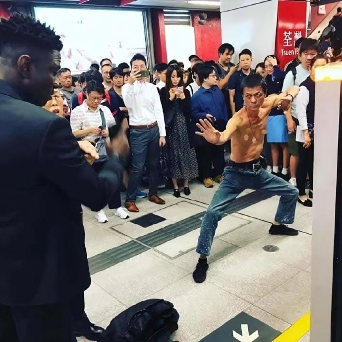 ……🌚……🌚