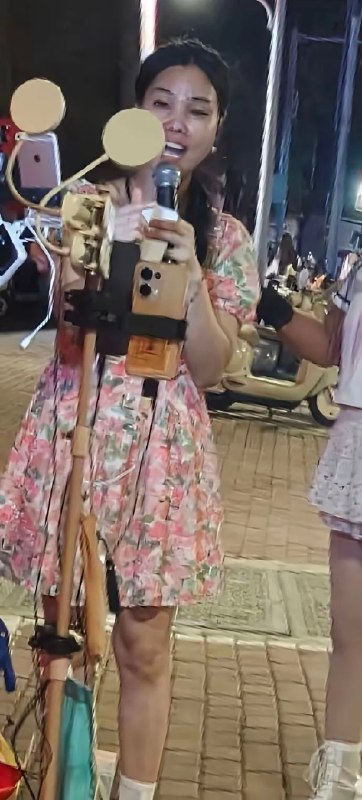 路边美女主播，怎么搭讪？😋路边美女主播，怎么搭讪？😋