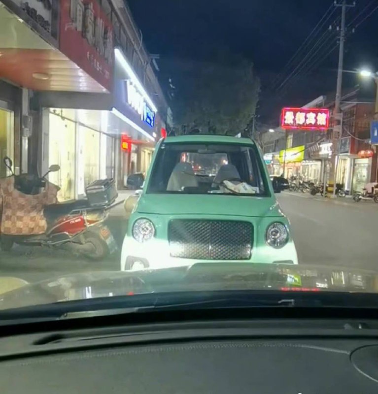 后面有辆宾利……后面有辆宾利……