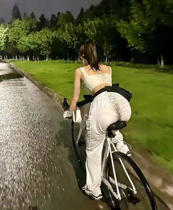 雨夜骑行