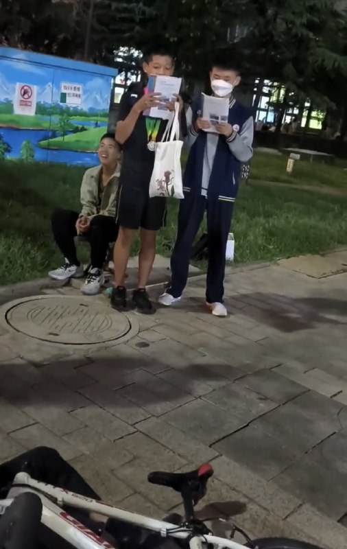 当碰瓷老奶碰上爱学习的学生……当碰瓷老奶碰上爱学习的学生……
