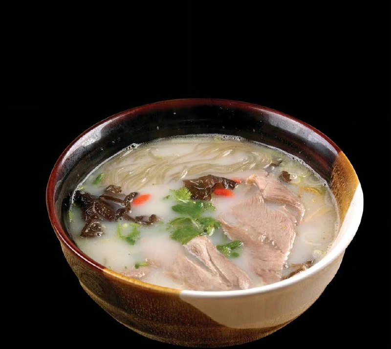 冬至快乐❄️你们那边冬至吃什么？饺子？馄饨？羊肉？红豆糯米饭？汤圆？ ​​​#今日冬至冬至快乐❄️你们那边冬至吃什么？饺子？馄饨？羊肉？红豆糯米饭？汤圆？ ​​​#今日冬至