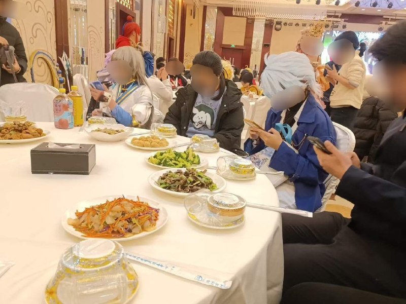 还得是山东漫展，当场搂席，太值了😋还得是山东漫展，当场搂席，太值了😋