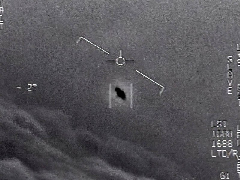 美国前情报员称存在UFO和外星人美国众议院一个小组今天将就UFO问题举行国会听证会，前美国空军情报官员大卫·格鲁什确认美国政府自1930年代以来就已经了解到与UFO相关的“非人类”情报，美国从坠毁的飞船中回收了非人类生物飞行员遗骸