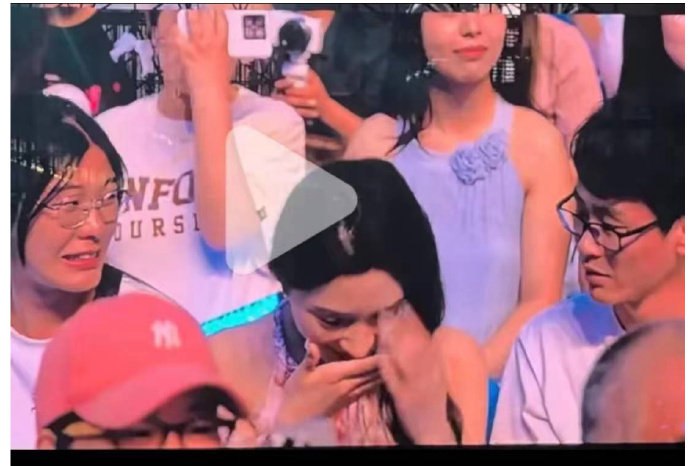 左边的表情才是亮点😅