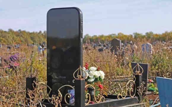 俄罗斯的一座iphone外形的墓碑俄罗斯的一座iphone外形的墓碑