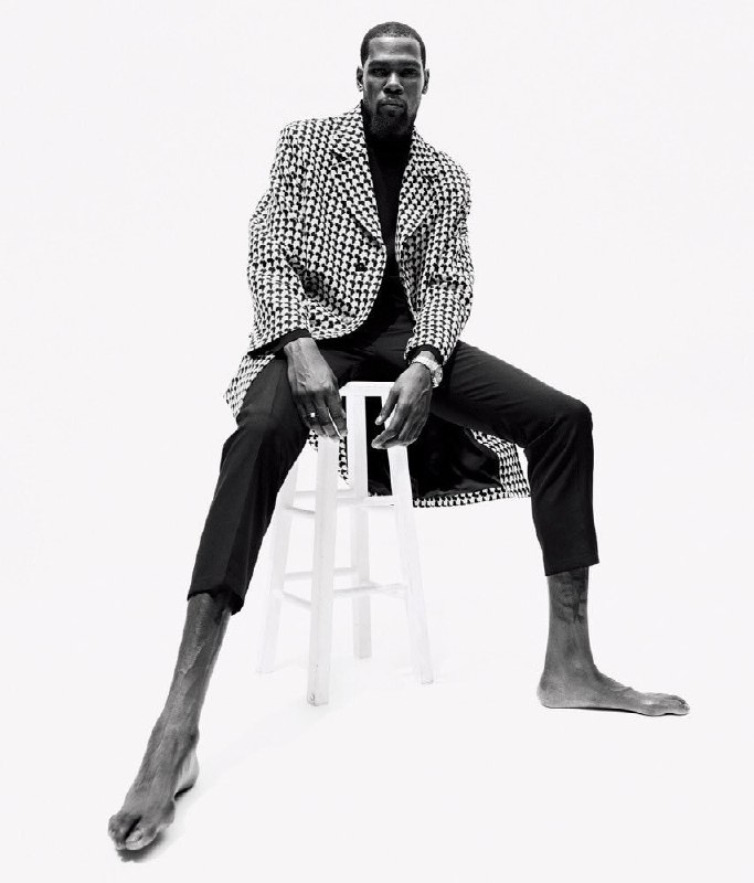 感受下杜兰特54码长的大脚…这个也太长了！感受下杜兰特54码长的大脚…这个也太长了！