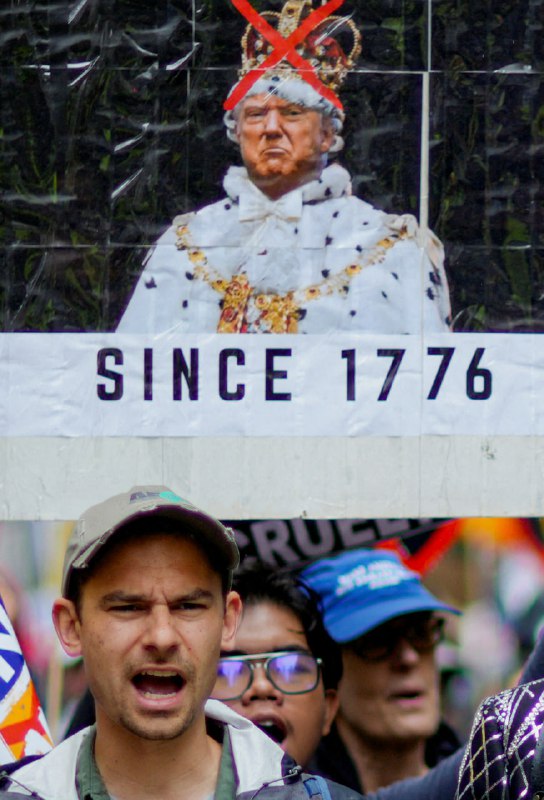 周六全美各地爆发2000多场反对特朗普政府“No Kings”抗议活动上的亮眼标牌照片大赏周六全美各地爆发2000多场反对特朗普政府“No Kings”抗议活动上的亮眼标牌照片大赏