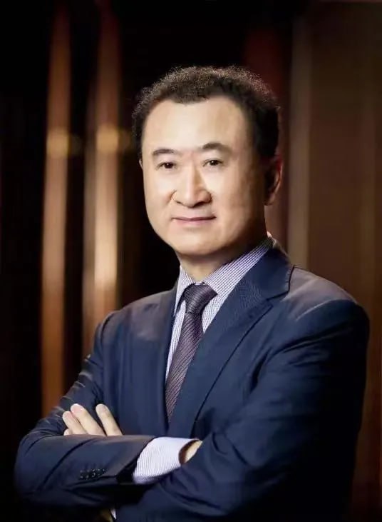 王健林及万达集团被限制高消费企查查APP显示，近日，大连万达集团股份有限公司及其法定代表人王健林等被限制高消费