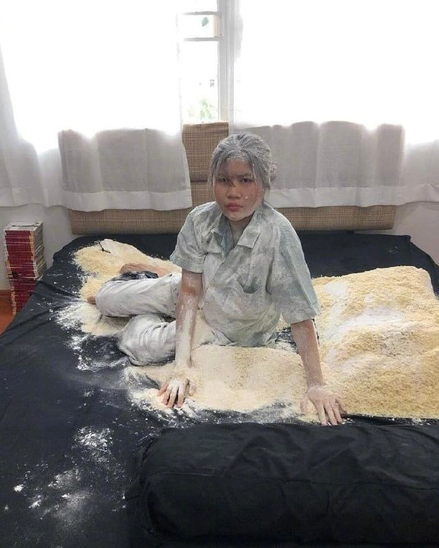 趁女朋友睡觉时偷偷对她做这种事😂趁女朋友睡觉时偷偷对她做这种事😂