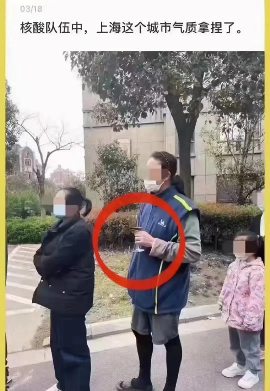 在做核酸有腔调这件事上，无论年轻人还是长者，都拿捏的死死的😂在做核酸有腔调这件事上，无论年轻人还是长者，都拿捏的死死的😂