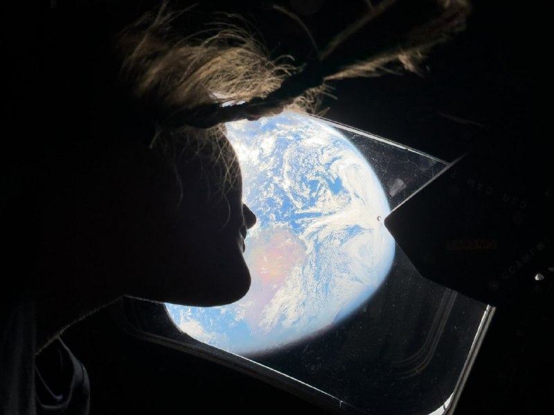 NASA分享阿尔忒弥斯2号宇航员不同视角拍摄的地球😳NASA分享阿尔忒弥斯2号宇航员不同视角拍摄的地球😳