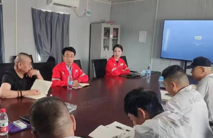 #中石油北京某公司领导胡继勇带小三出差成都被街拍中国石油寰球工程项目管理(北京)有限公司执行董事、党委书记、总经理胡继勇带小三在成都出差，逛街时被拍抖音的给拍进去了，胡继勇、原配、小三都是一个单位的，现在整个单位都在吃瓜😅#中石油北京某公司领导胡继勇带小三出差成都被街拍中国石油寰球工程项目管理(北京)有限公司执行董事、党委书记、总经理胡继勇带小三在成都出差，逛街时被拍抖音的给拍进去了，胡继勇、原配、小三都是一个单位的，现在整个单位都在吃瓜😅