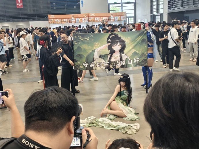 艹艹